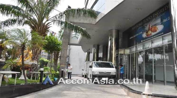 Center Air |  Office space For Rent in Sukhumvit, Bangkok  near BTS Ekkamai (AA10427)